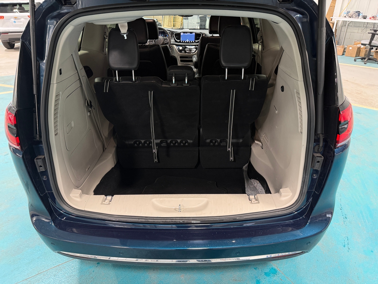 Thumbnail: 2024 Chrysler Pacifica - 6