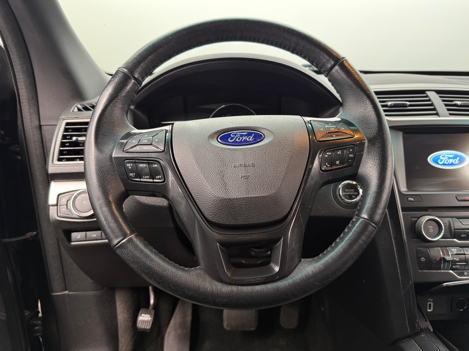 Thumbnail: 2017 Ford Explorer - 4