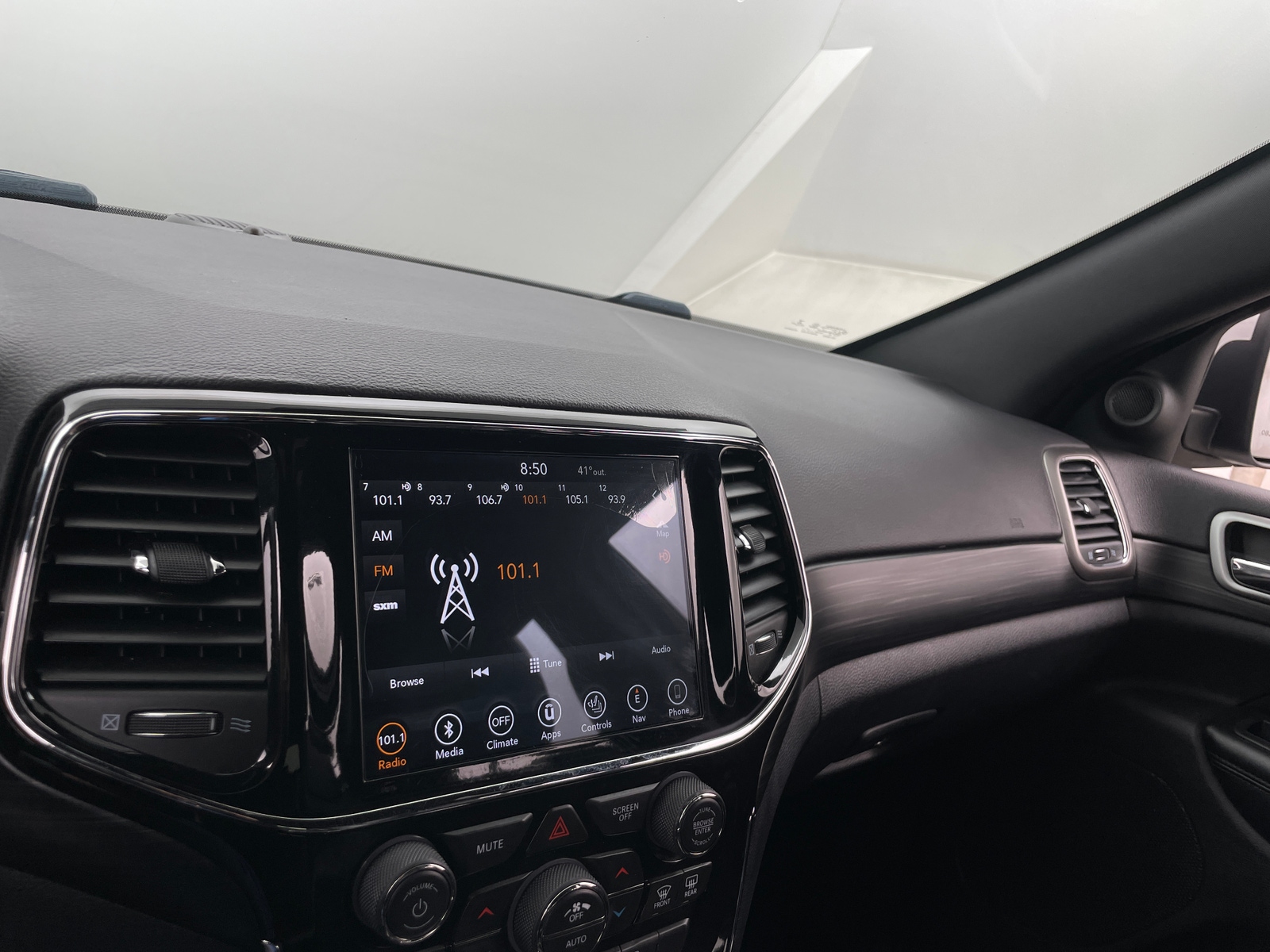 Thumbnail: 2019 Jeep Grand Cherokee - 3