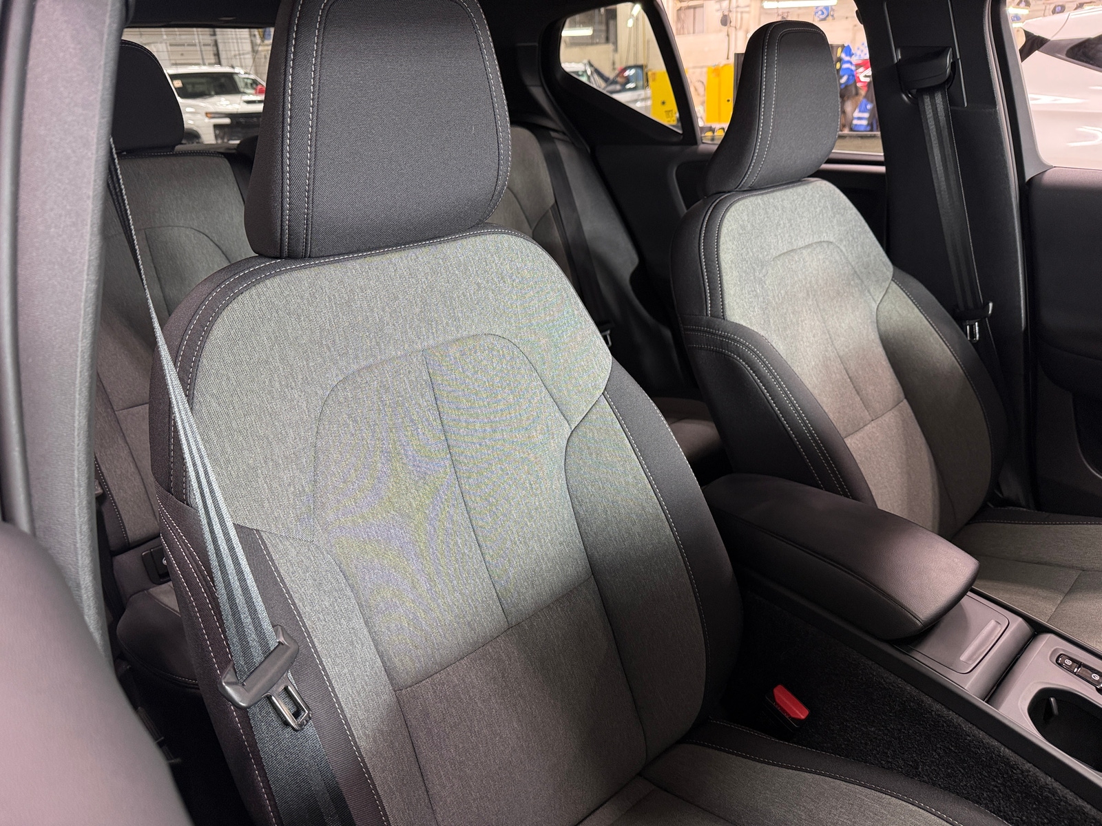 Thumbnail: 2025 Volvo XC40 - 2