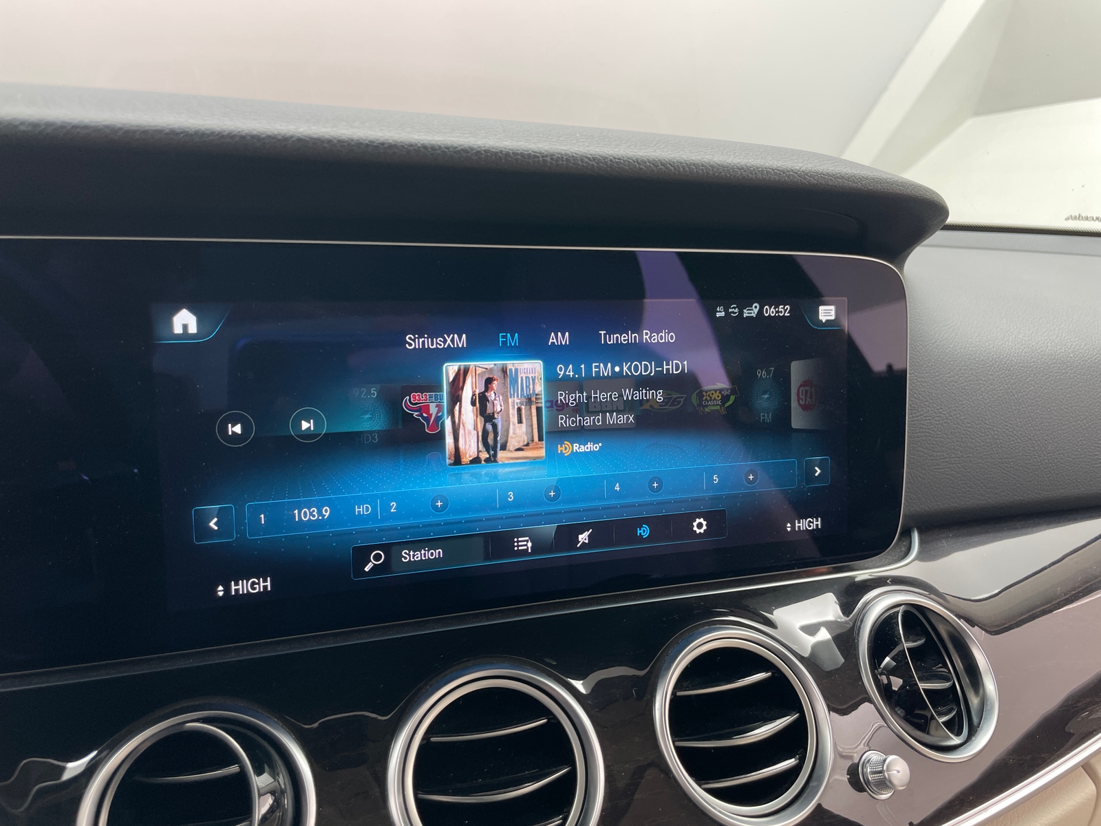 Thumbnail: 2022 Mercedes-Benz E-Class - 3