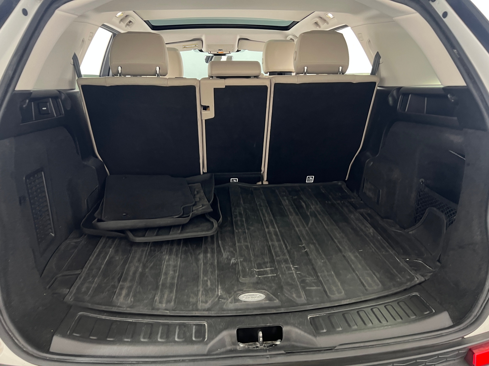 Thumbnail: 2020 Land Rover Discovery Sport - 6