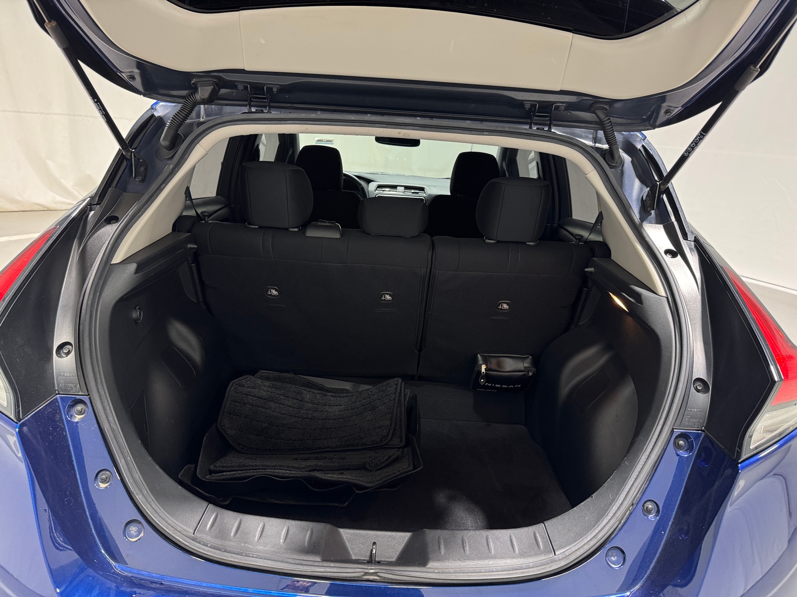 Thumbnail: 2022 Nissan Leaf - 7