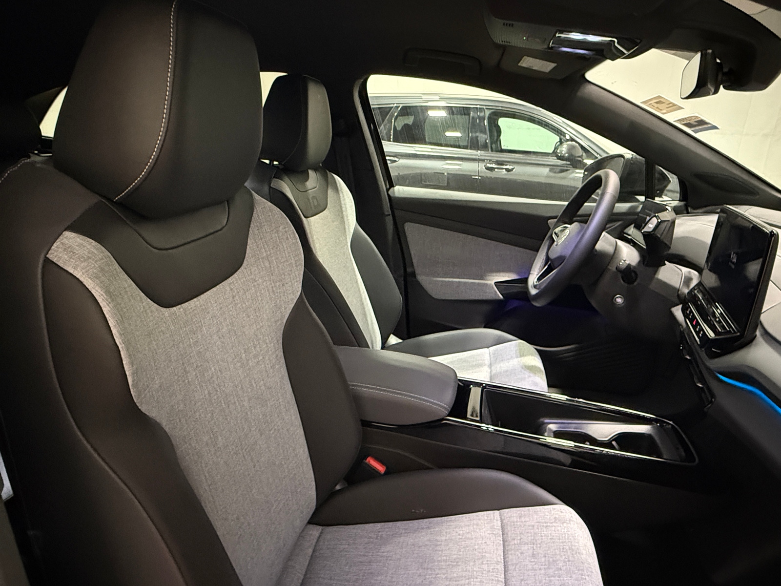 Thumbnail: 2023 Volkswagen ID.4 - 2