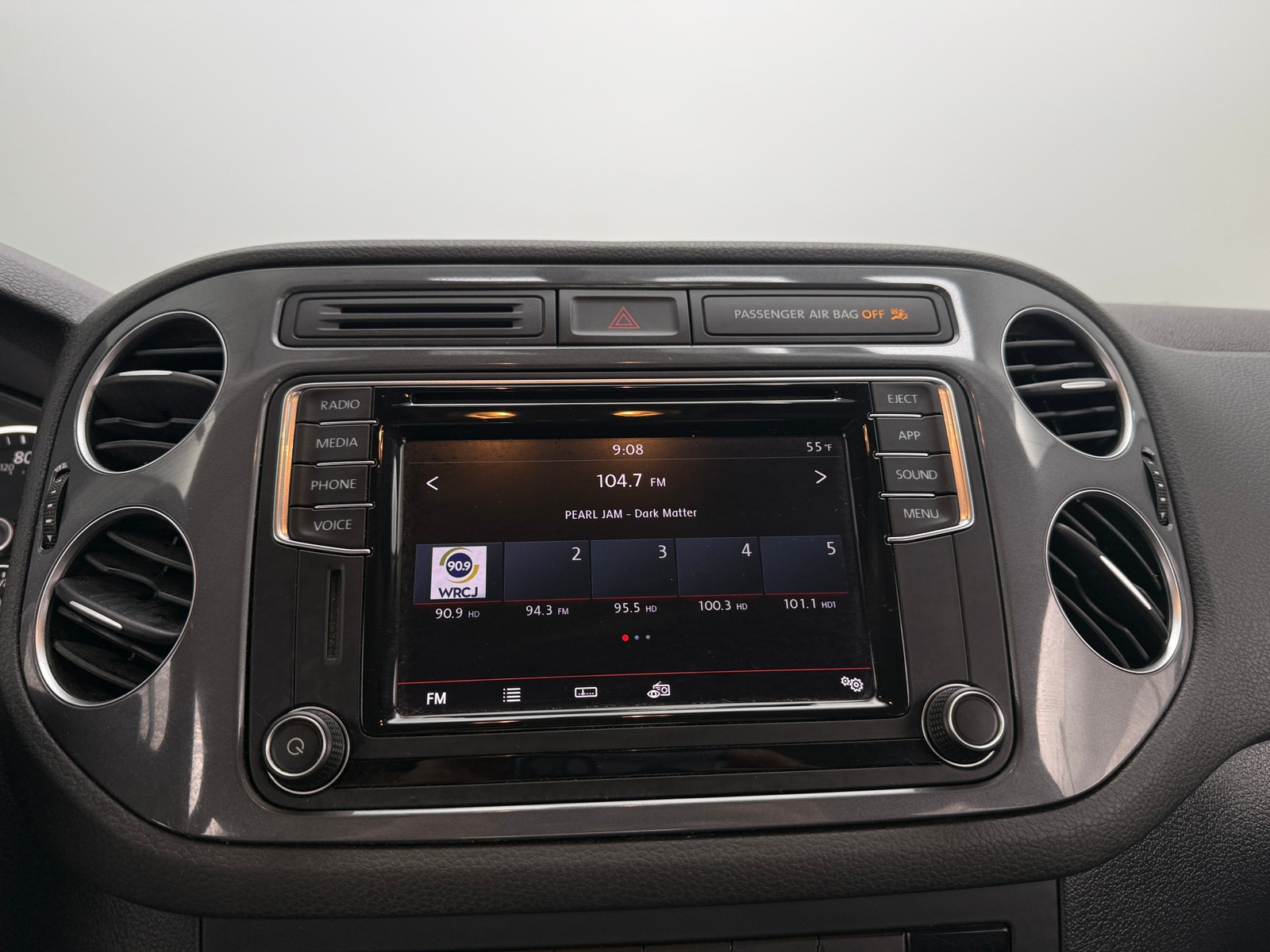 Thumbnail: 2018 Volkswagen Tiguan - 4