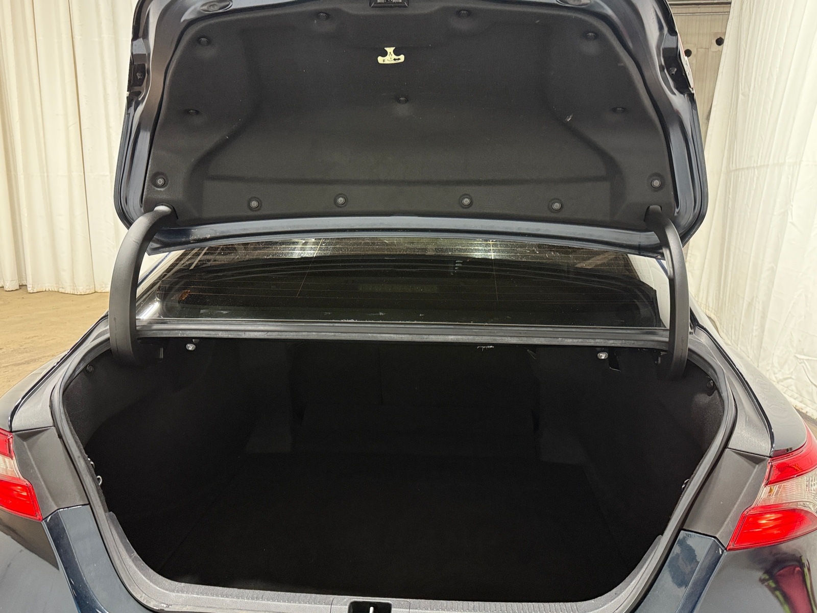 Thumbnail: 2018 Toyota Camry - 6