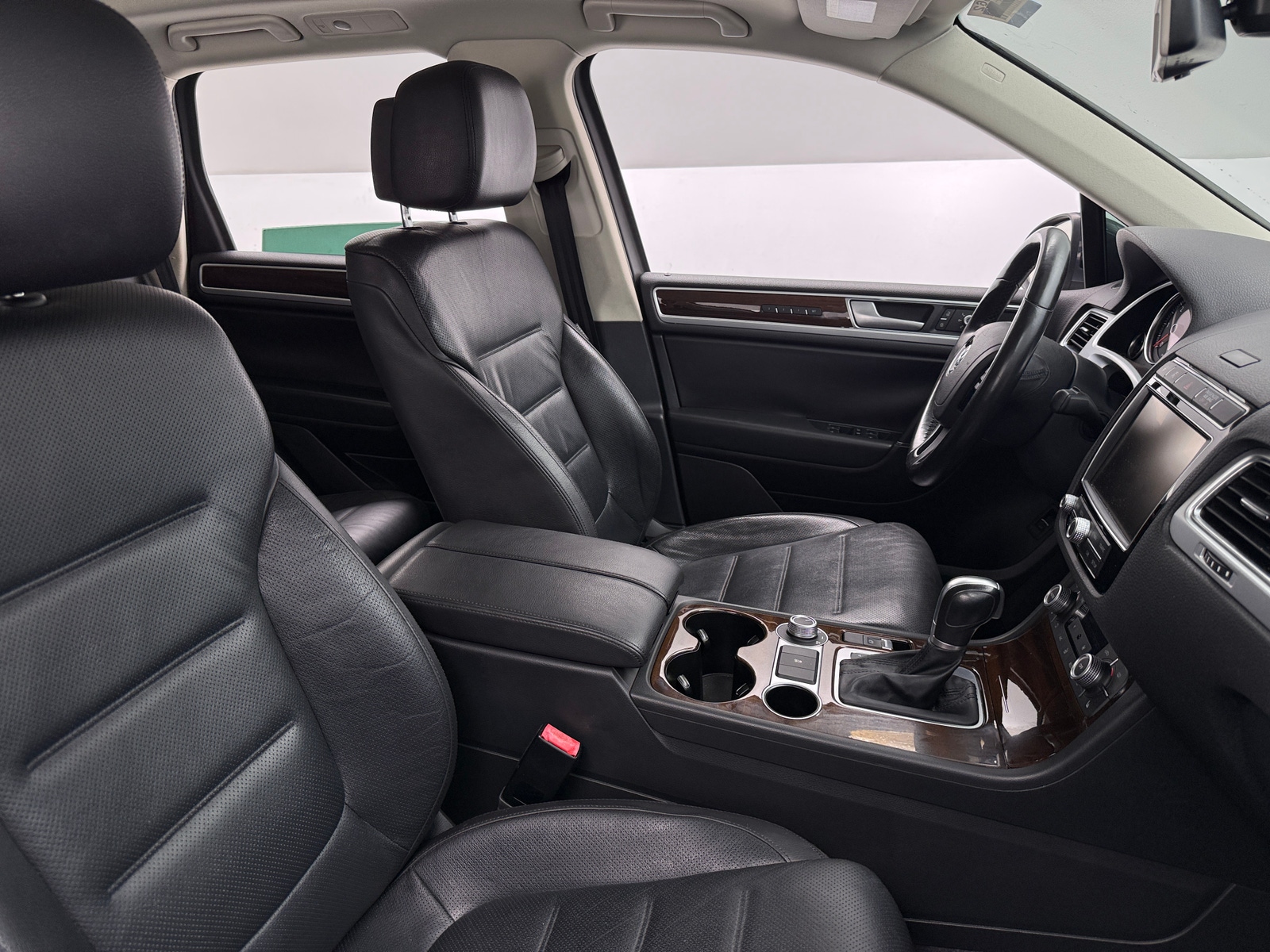 Thumbnail: 2016 Volkswagen Touareg - 2