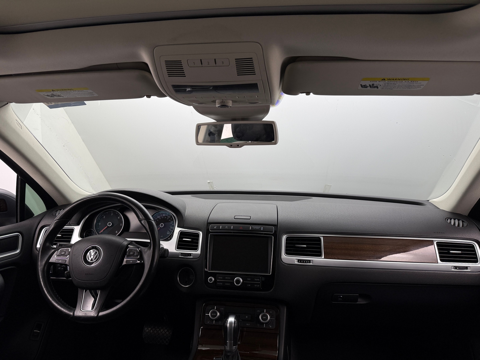 Thumbnail: 2016 Volkswagen Touareg - 3