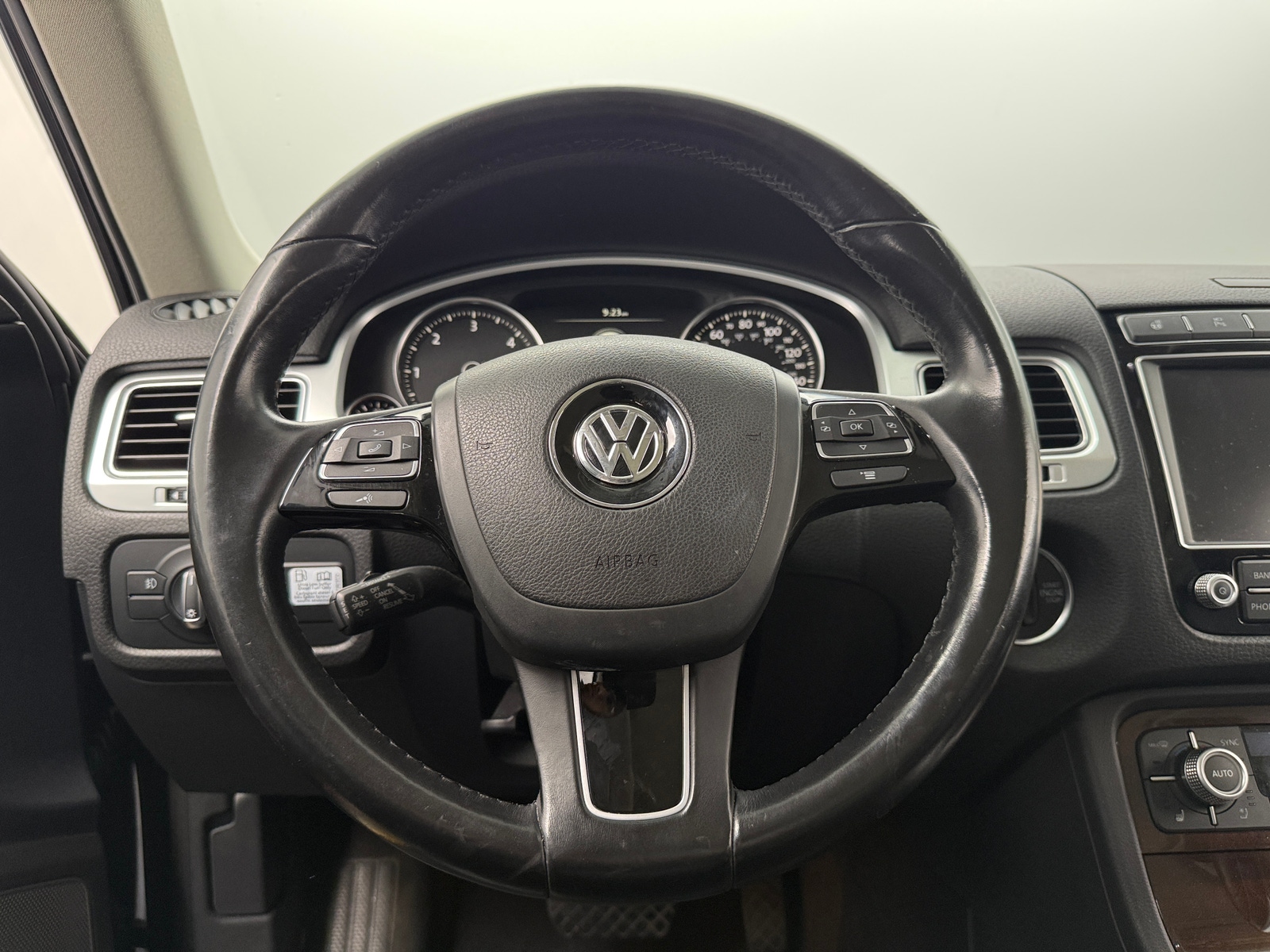 Thumbnail: 2016 Volkswagen Touareg - 5