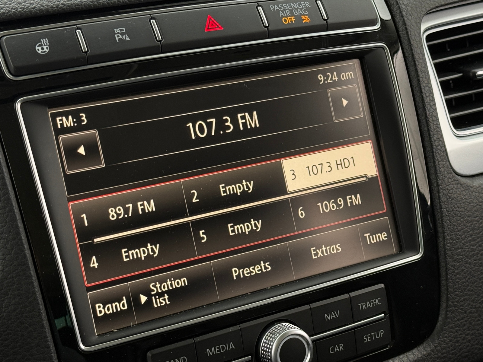 Thumbnail: 2016 Volkswagen Touareg - 4