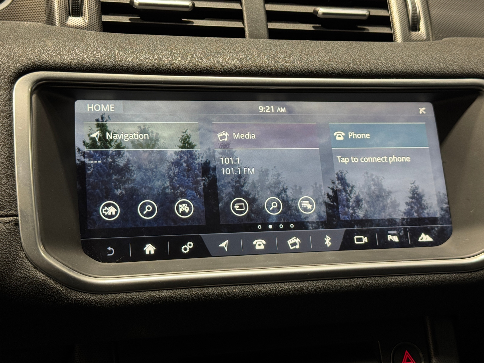 Thumbnail: 2019 Land Rover Range Rover Evoque - 3