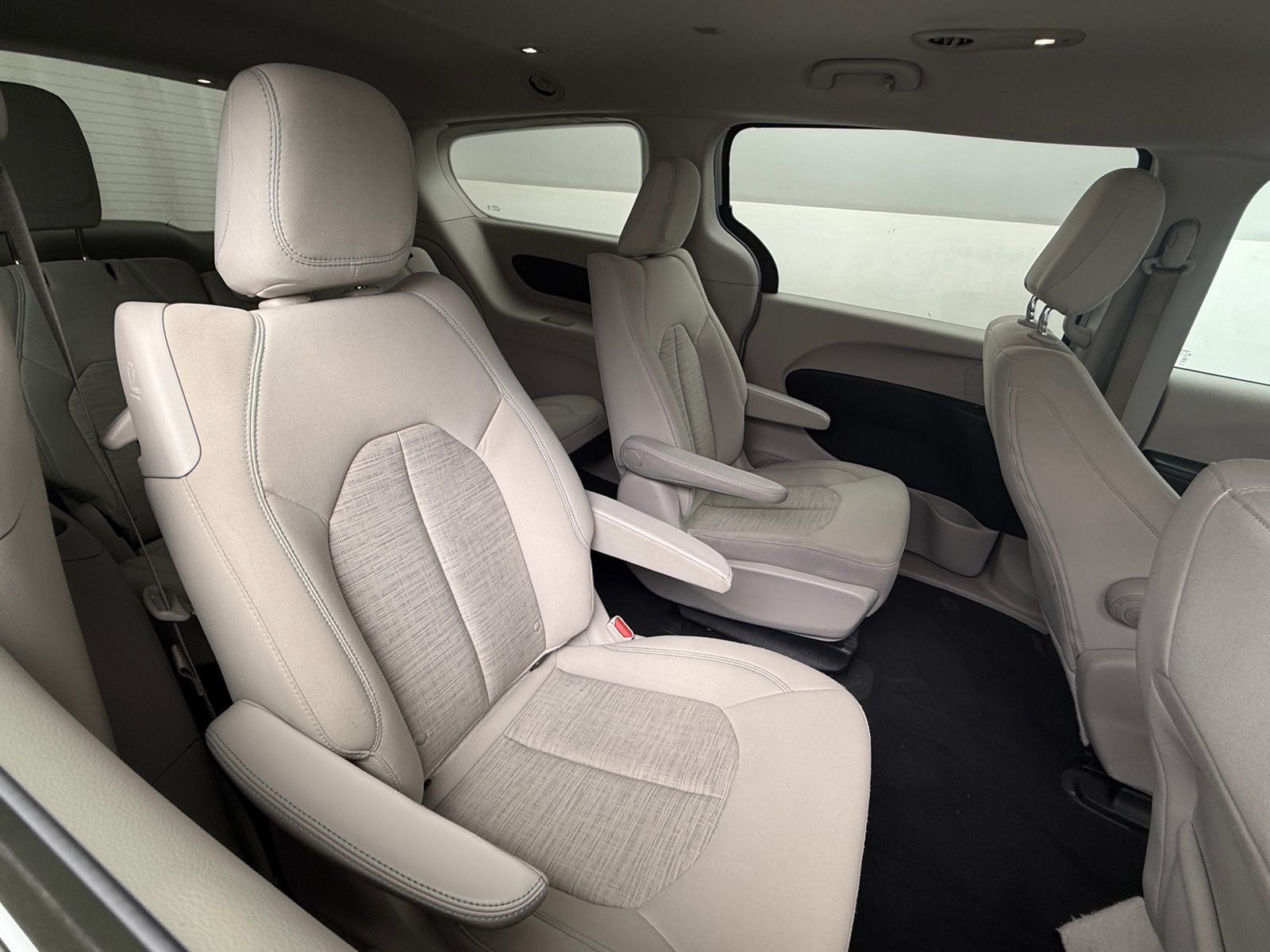 Thumbnail: 2018 Chrysler Pacifica - 6