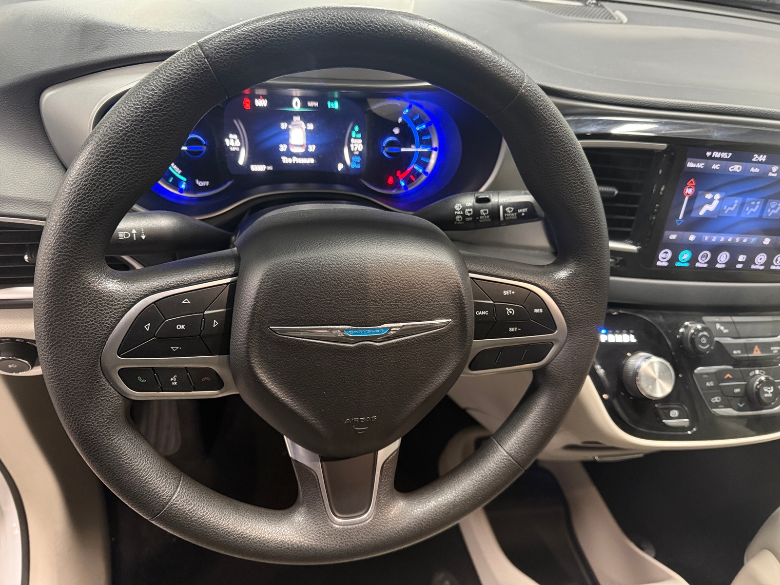 Thumbnail: 2018 Chrysler Pacifica - 5