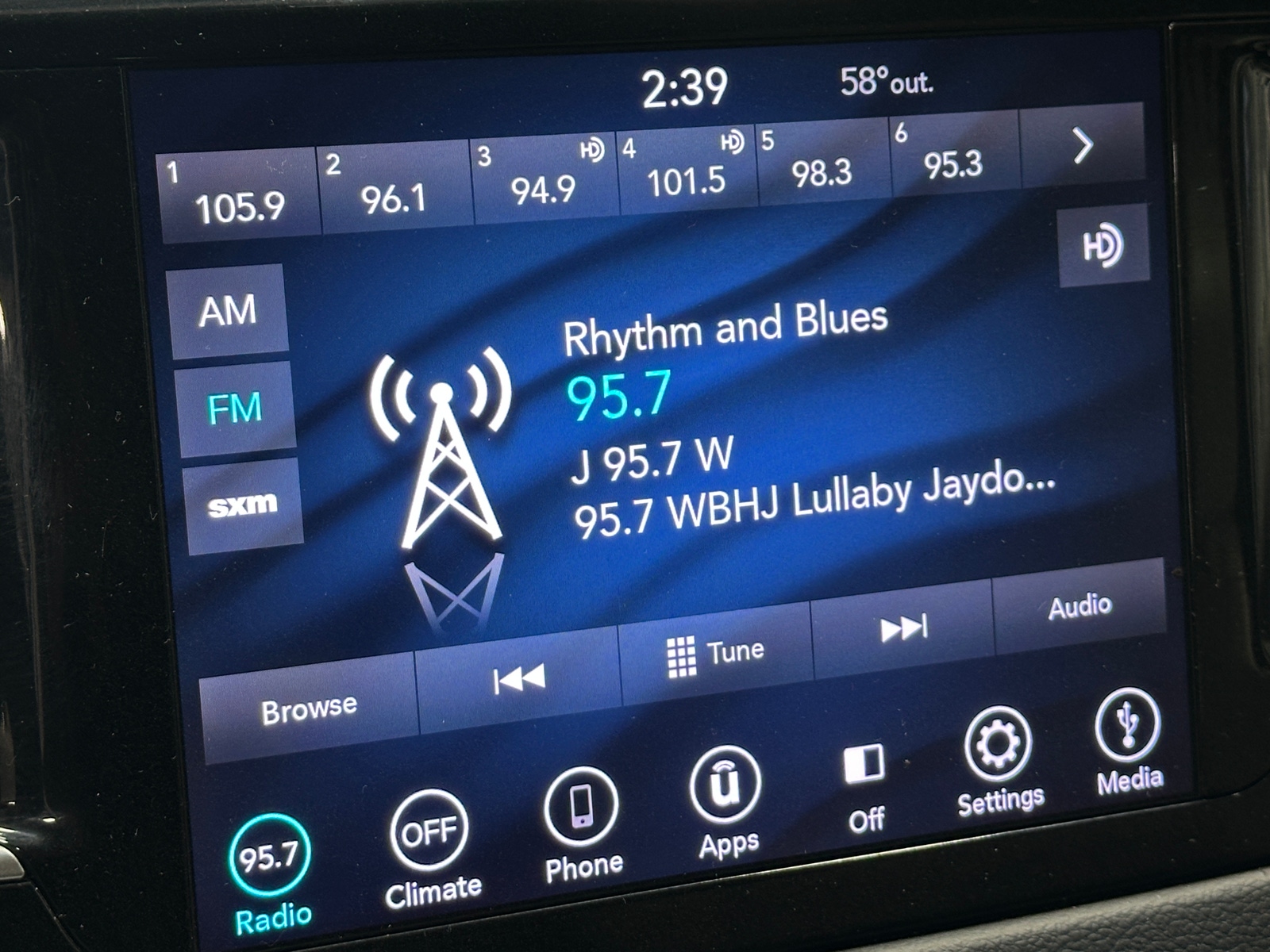 Thumbnail: 2018 Chrysler Pacifica - 4