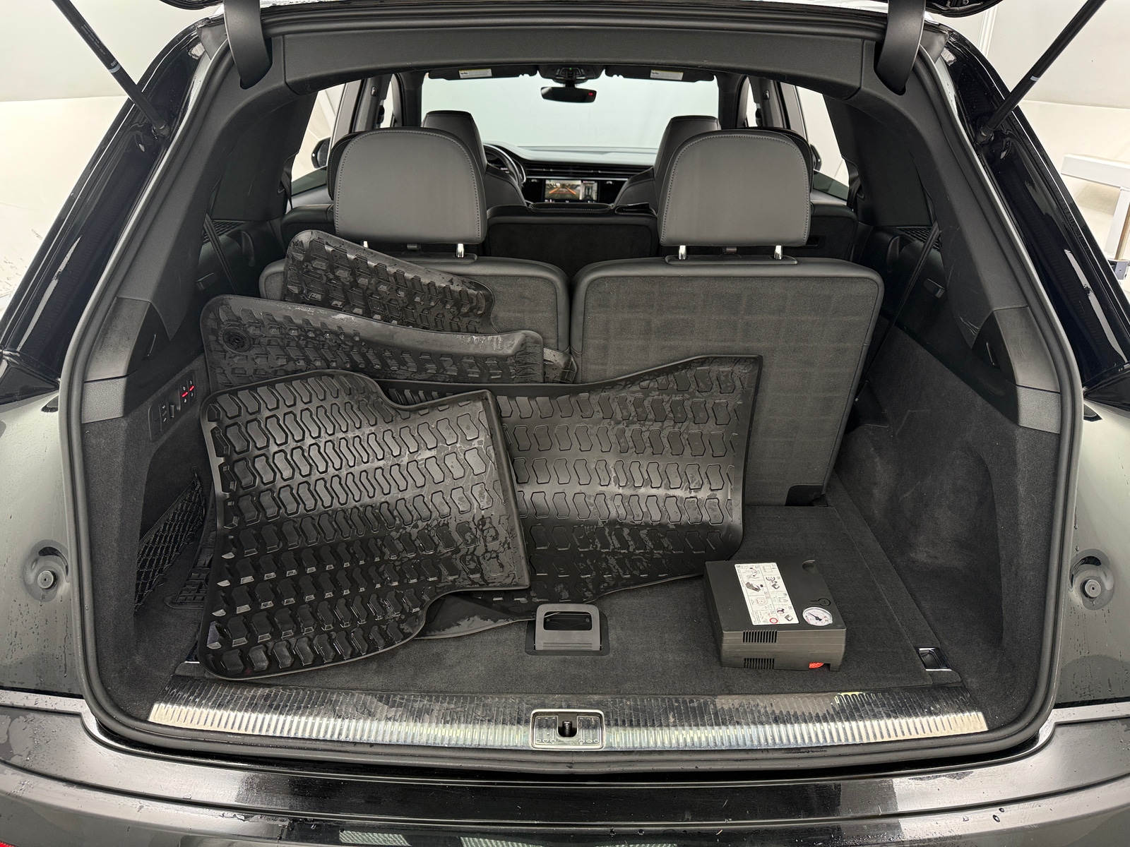 Thumbnail: 2021 Audi SQ7 - 6