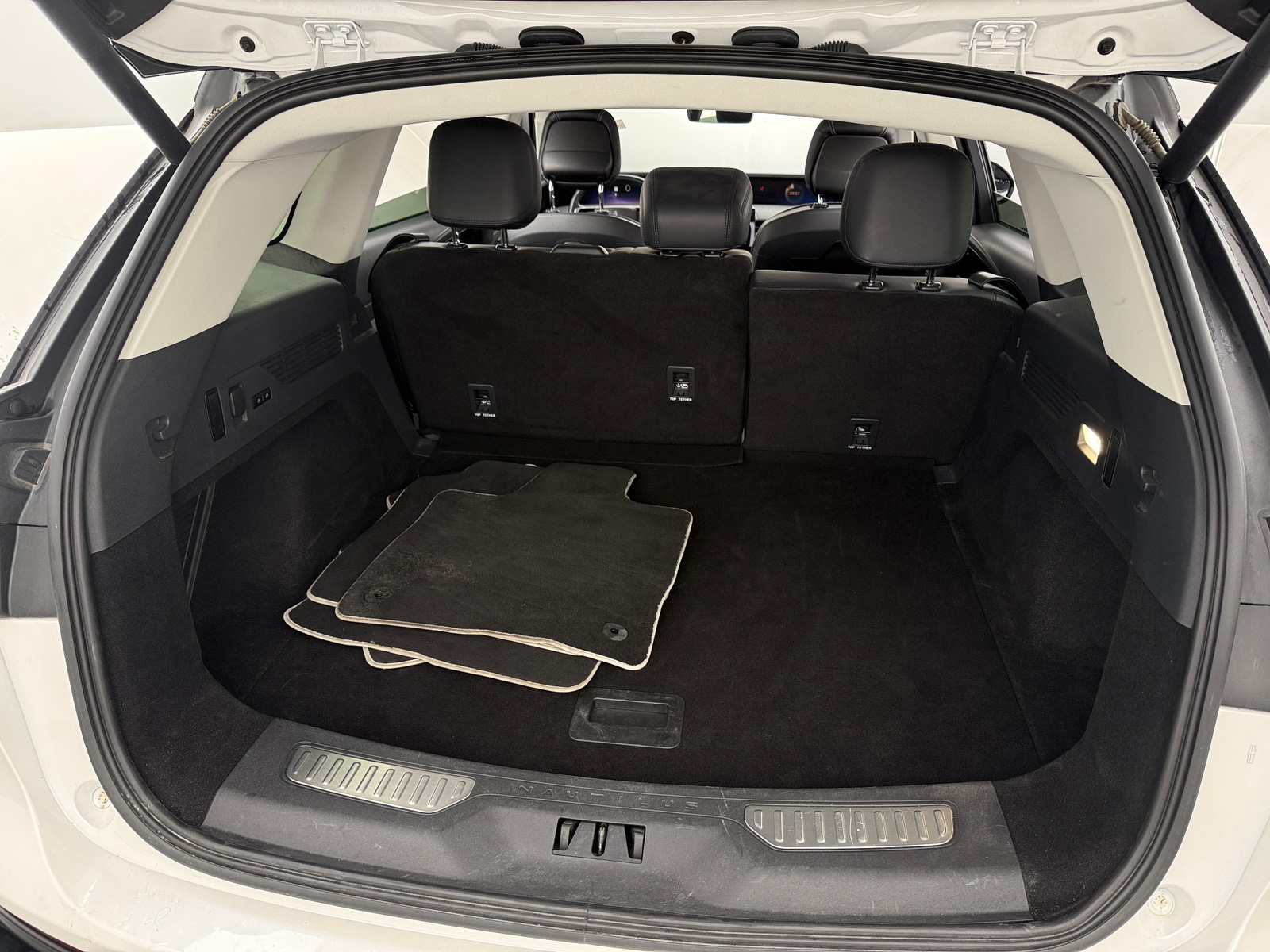 Thumbnail: 2024 Lincoln Nautilus - 6