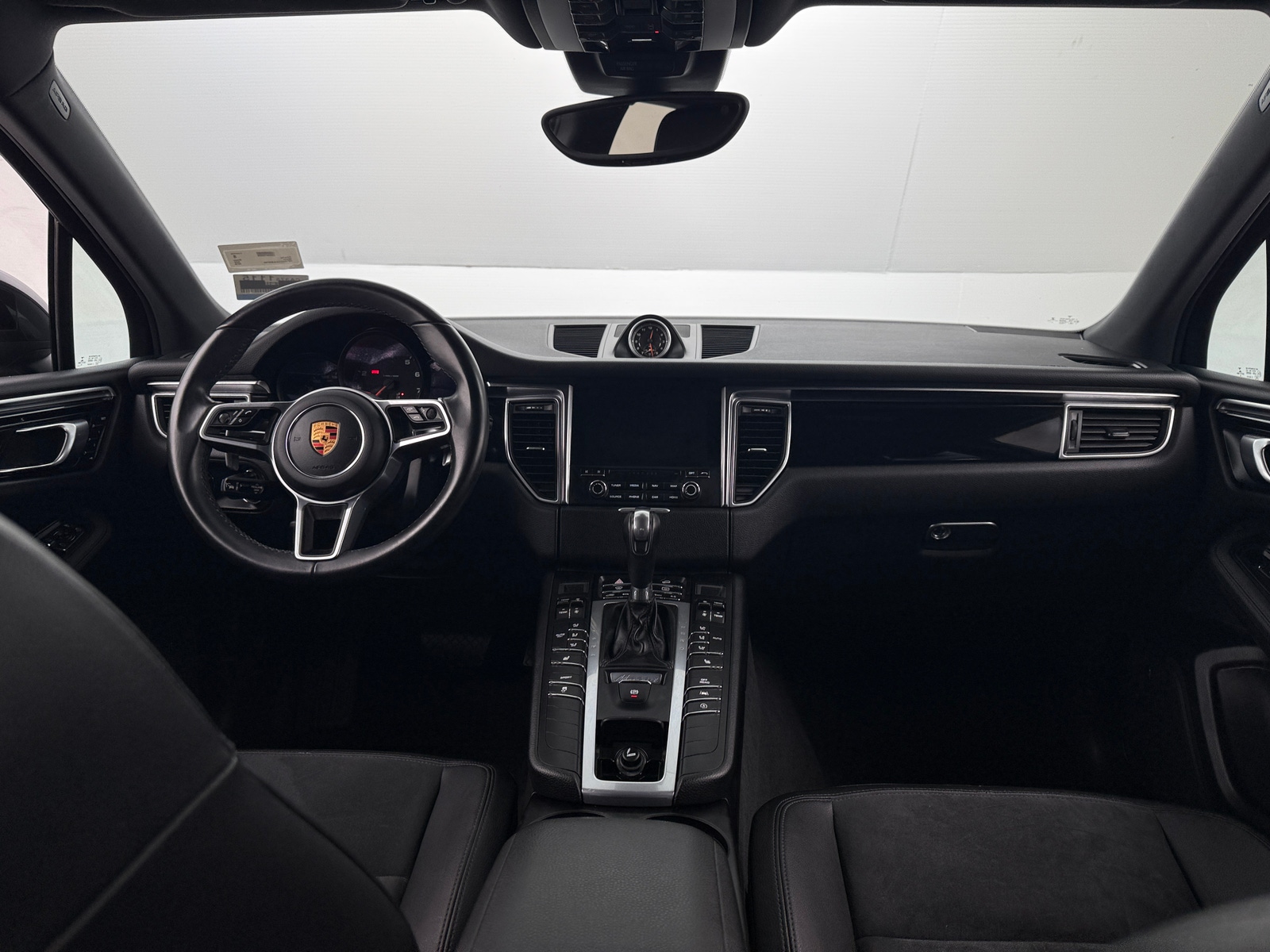 Thumbnail: 2018 Porsche Macan - 2