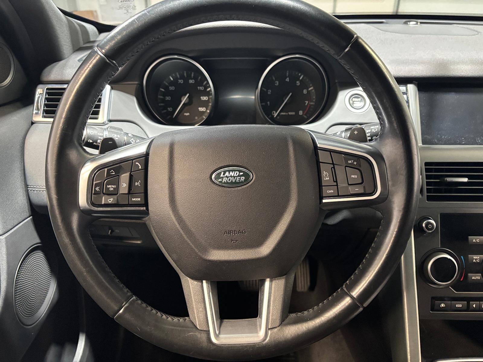 Thumbnail: 2016 Land Rover Discovery Sport - 4