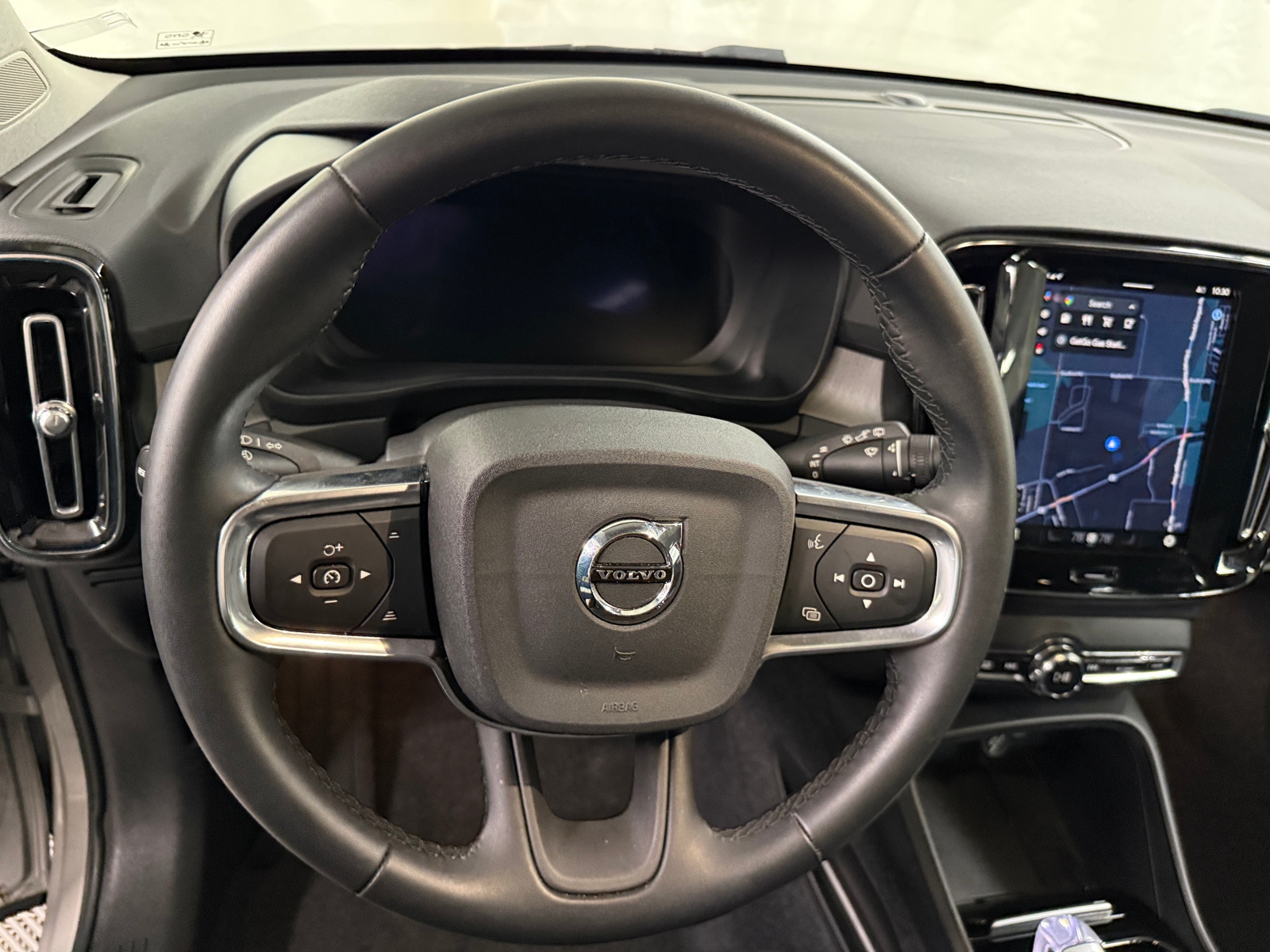 Thumbnail: 2025 Volvo XC40 - 4