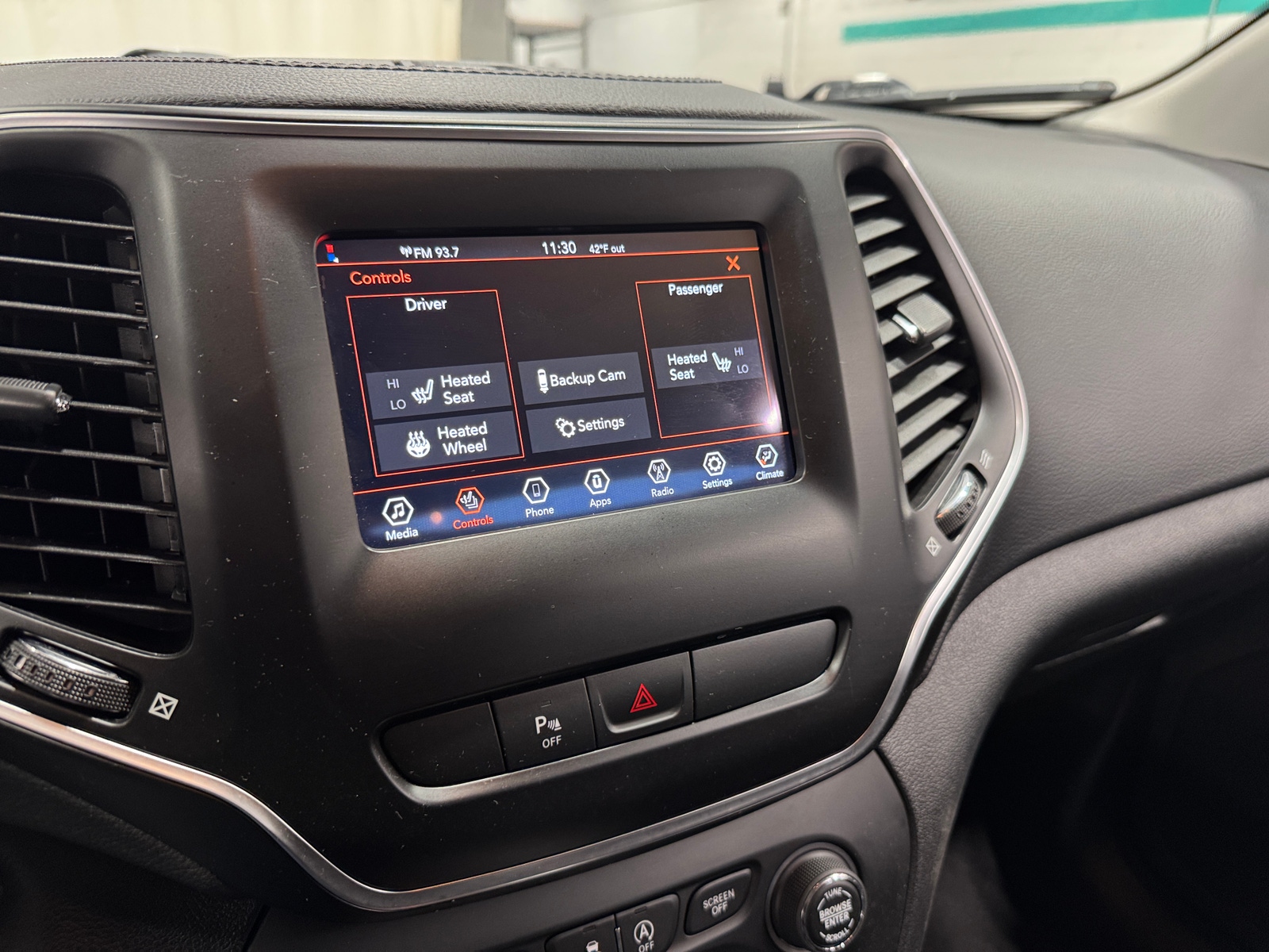 Thumbnail: 2020 Jeep Cherokee - 4