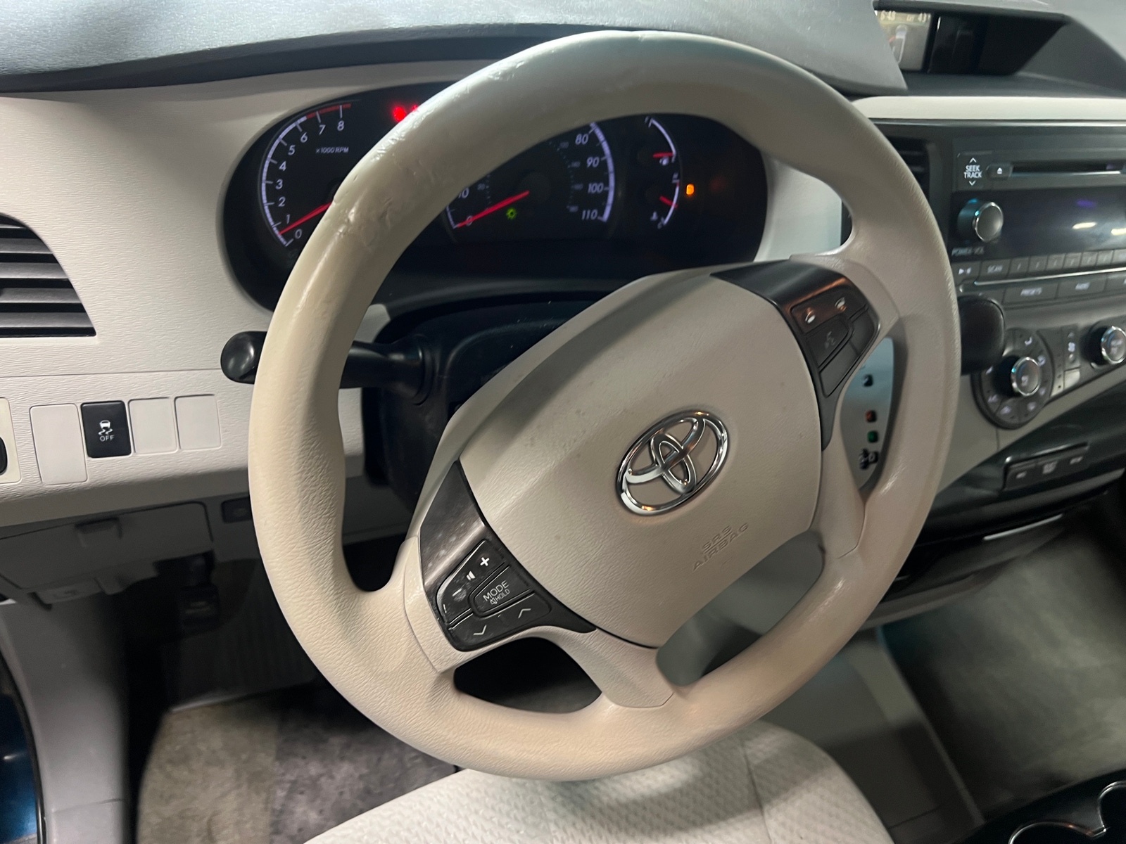 Thumbnail: 2012 Toyota Sienna - 5