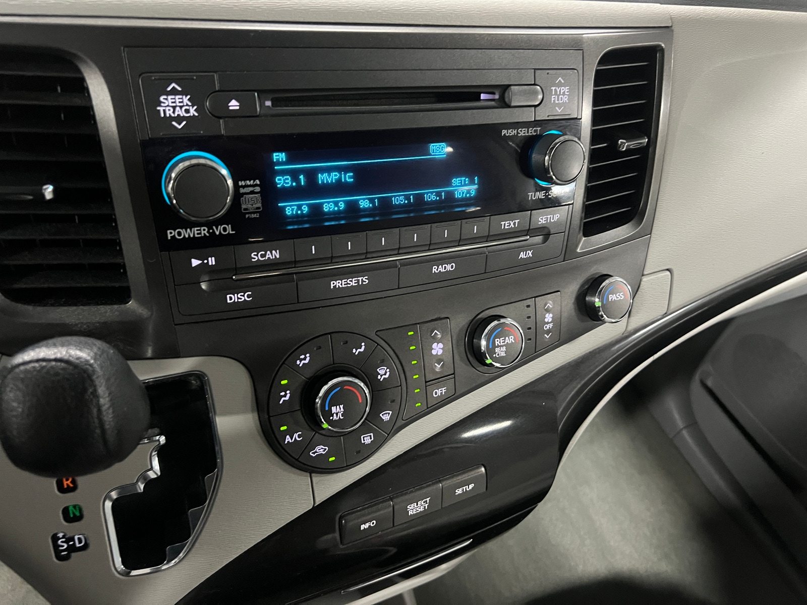 Thumbnail: 2012 Toyota Sienna - 4