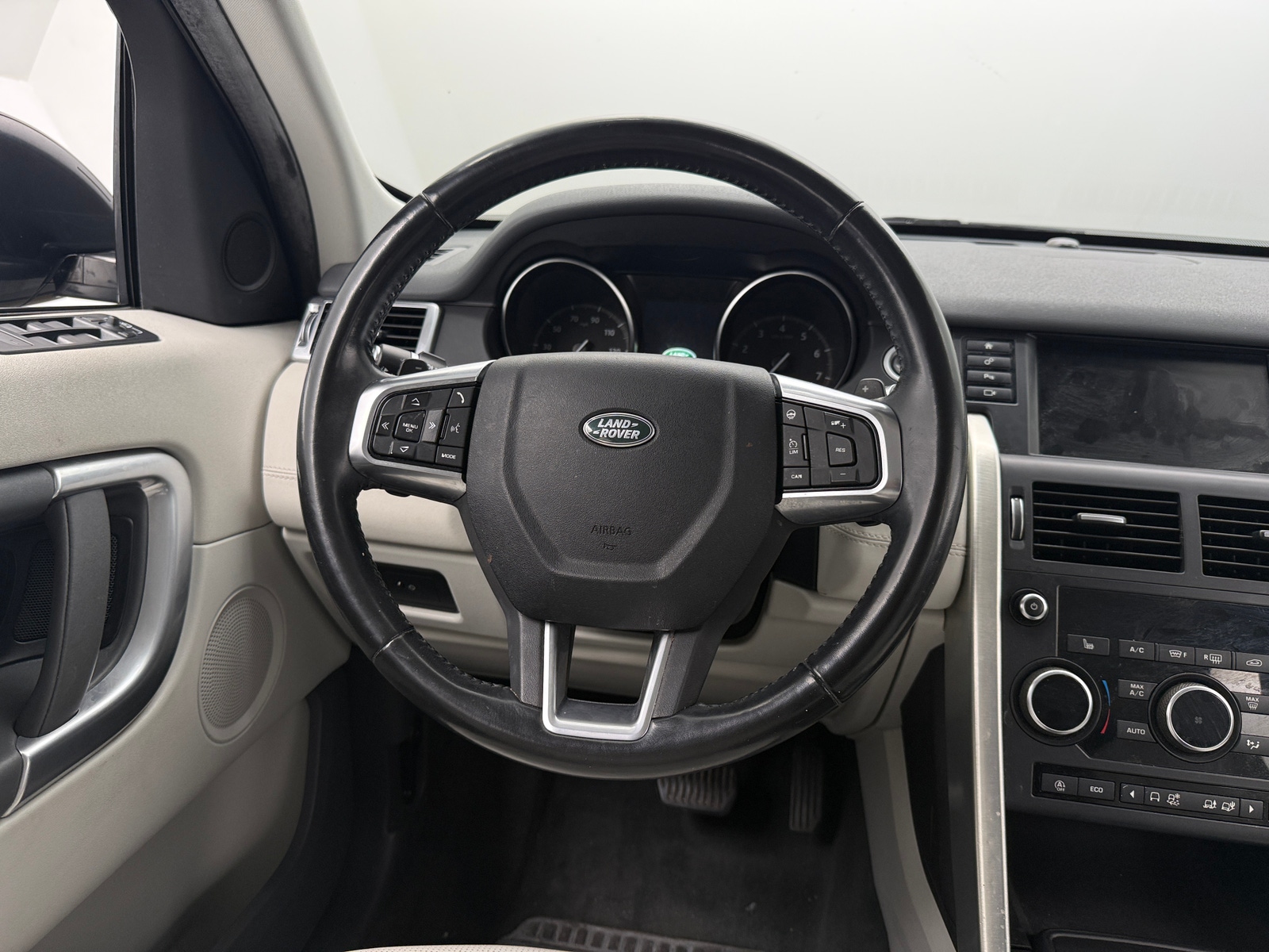 Thumbnail: 2018 Land Rover Discovery Sport - 4