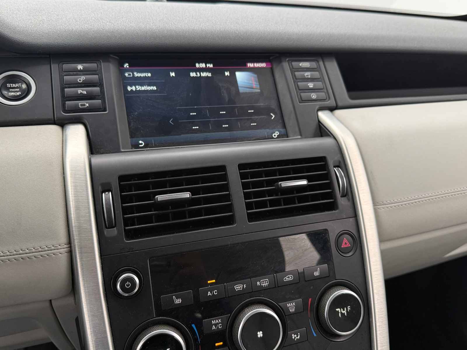 Thumbnail: 2018 Land Rover Discovery Sport - 3