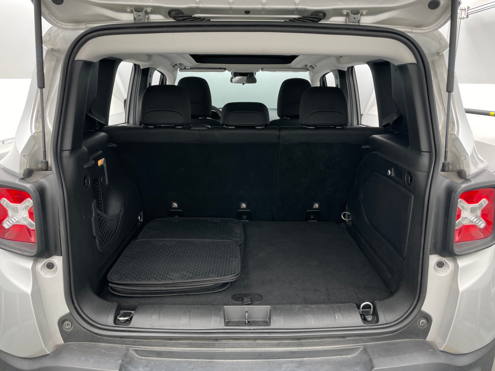 Thumbnail: 2018 Jeep Renegade - 7