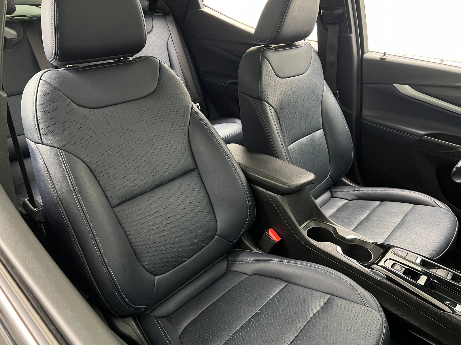 Thumbnail: 2022 Chevrolet Bolt EUV - 2