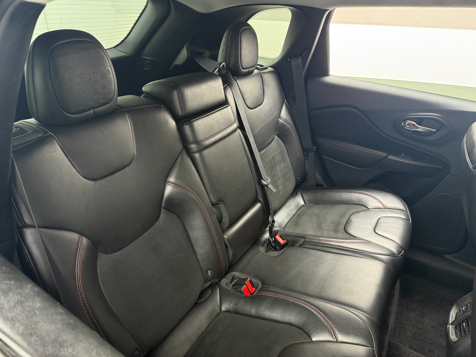 Thumbnail: 2019 Jeep Cherokee - 6