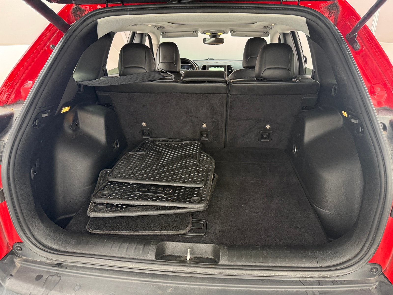 Thumbnail: 2019 Jeep Cherokee - 7