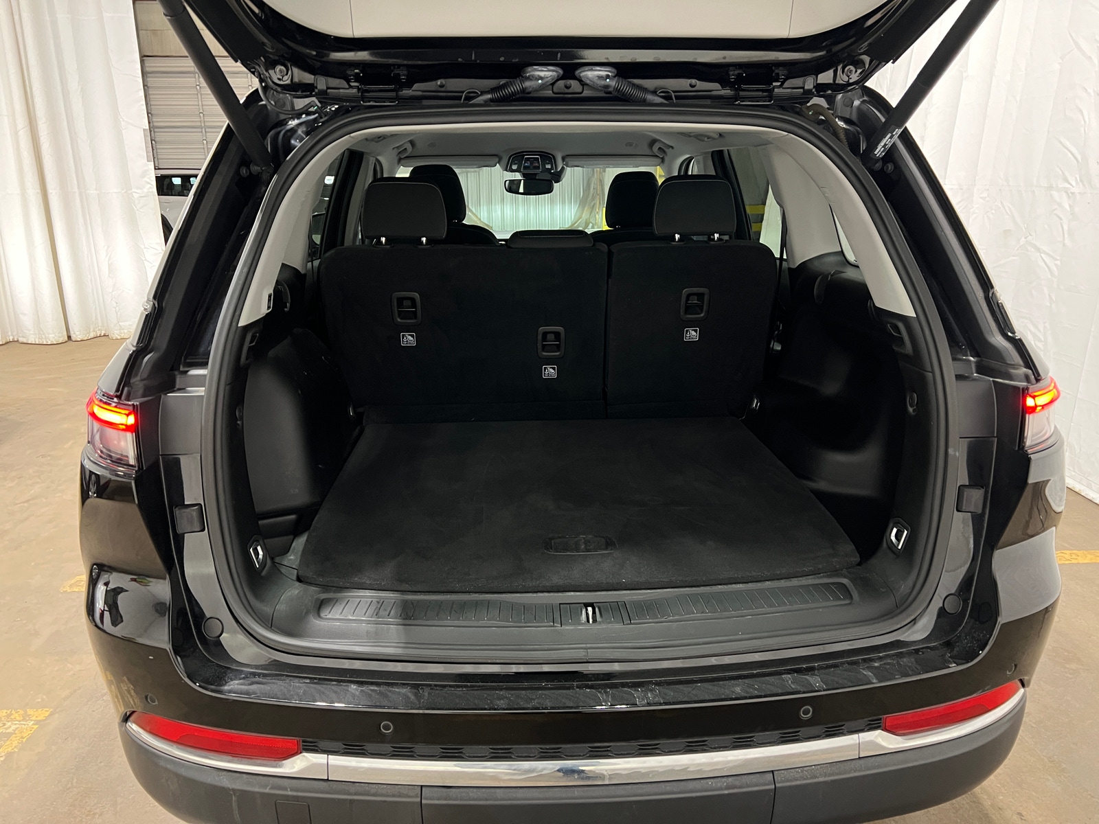 Thumbnail: 2023 Jeep Grand Cherokee - 7