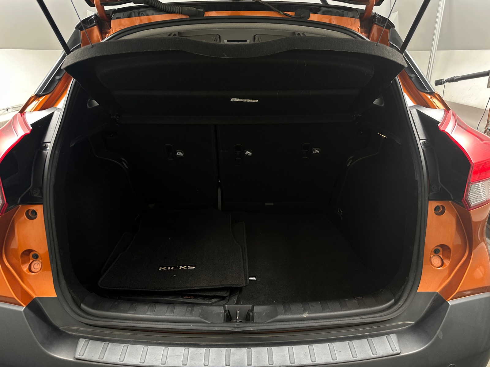 Thumbnail: 2018 Nissan Kicks - 7