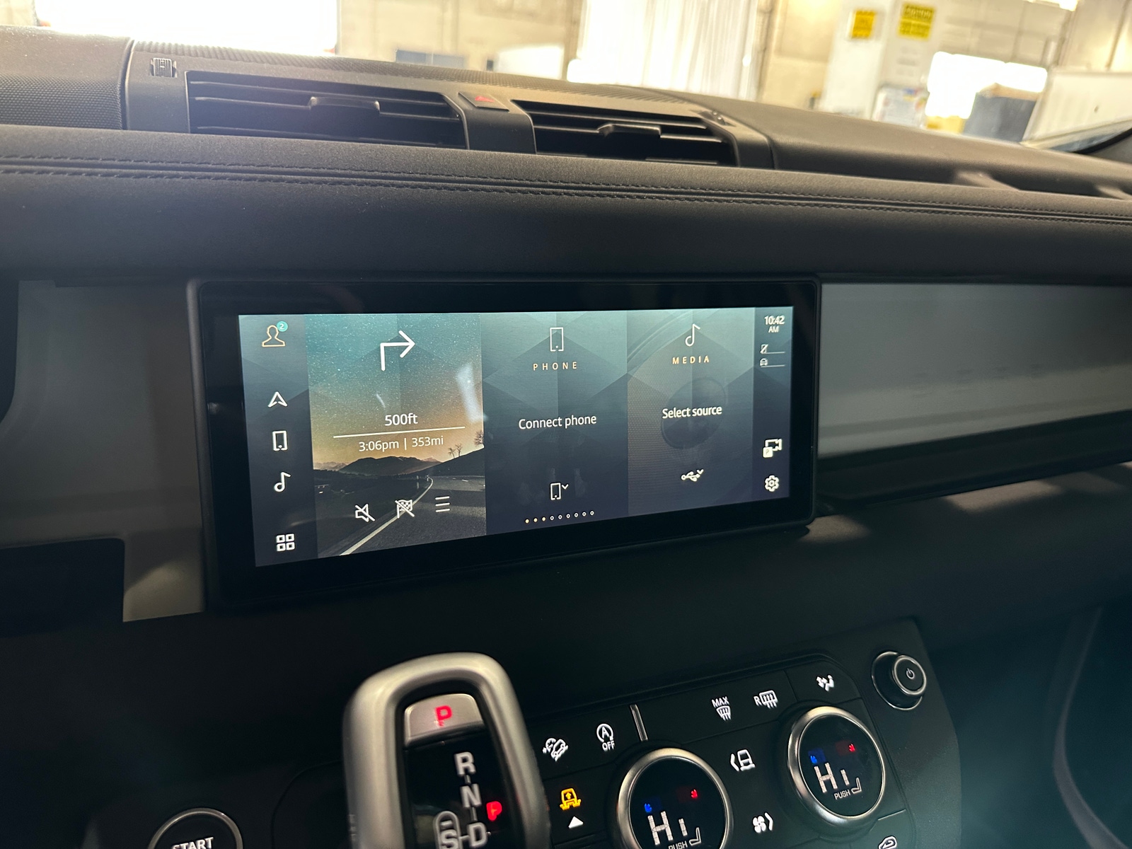 Thumbnail: 2022 Land Rover Defender - 3