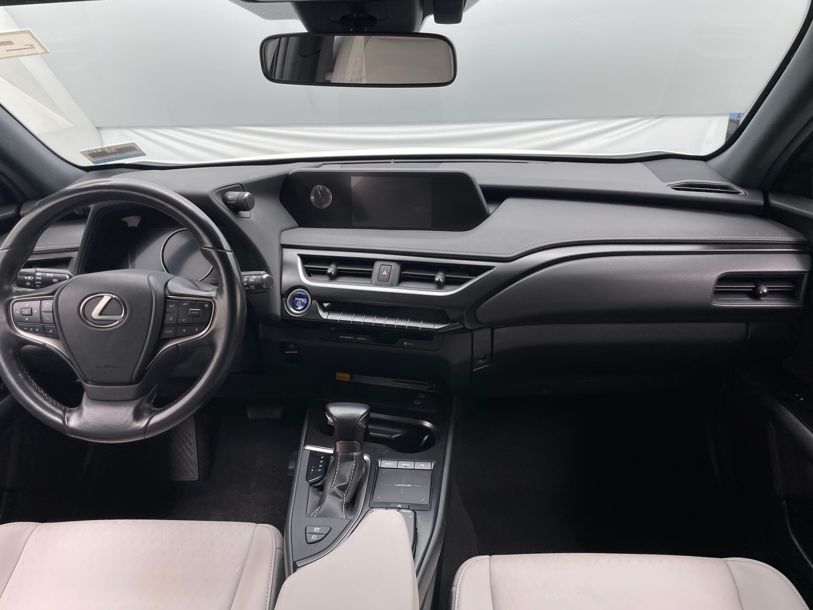 Thumbnail: 2021 Lexus UX - 2