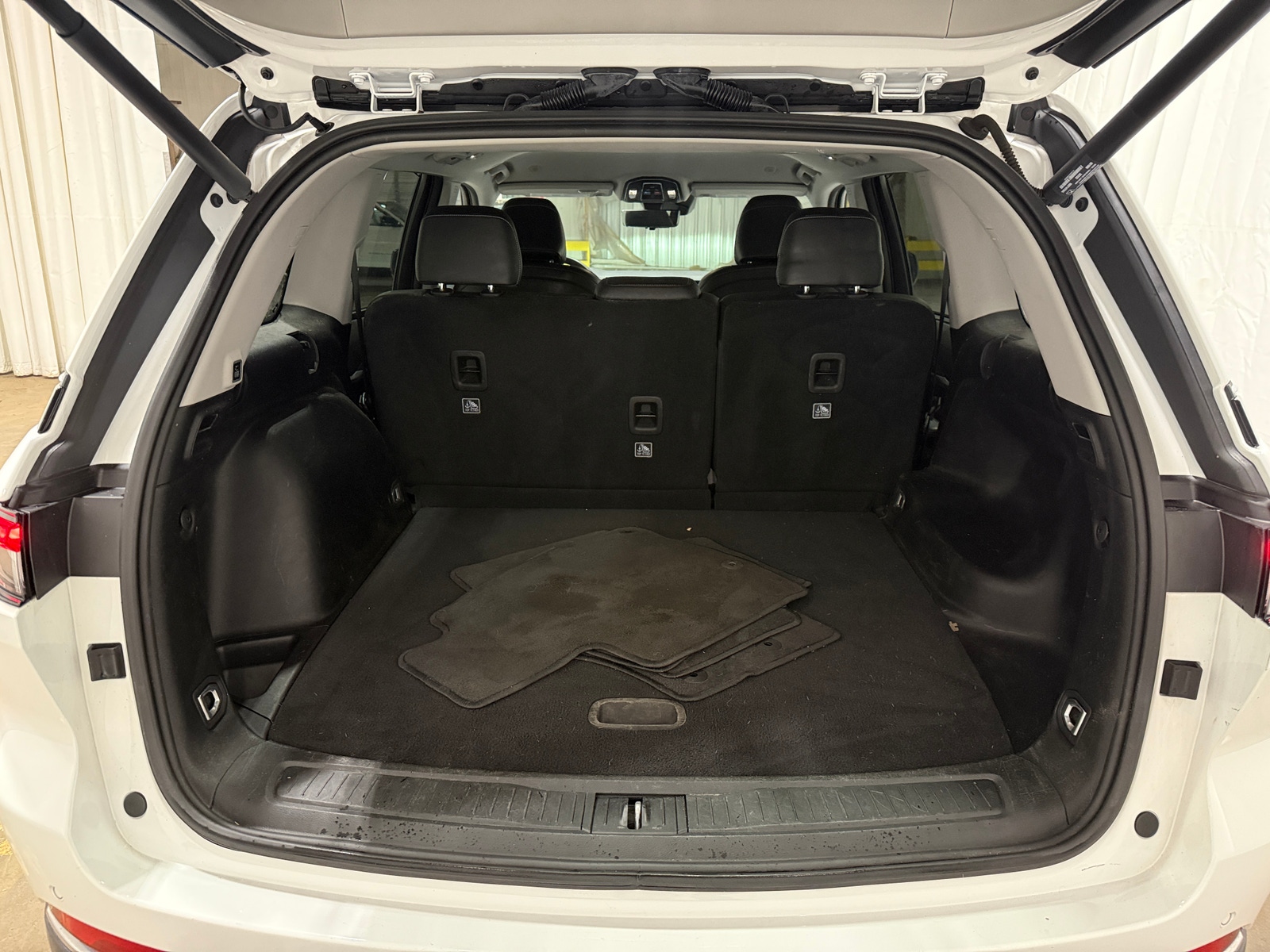 Thumbnail: 2023 Jeep Grand Cherokee - 6