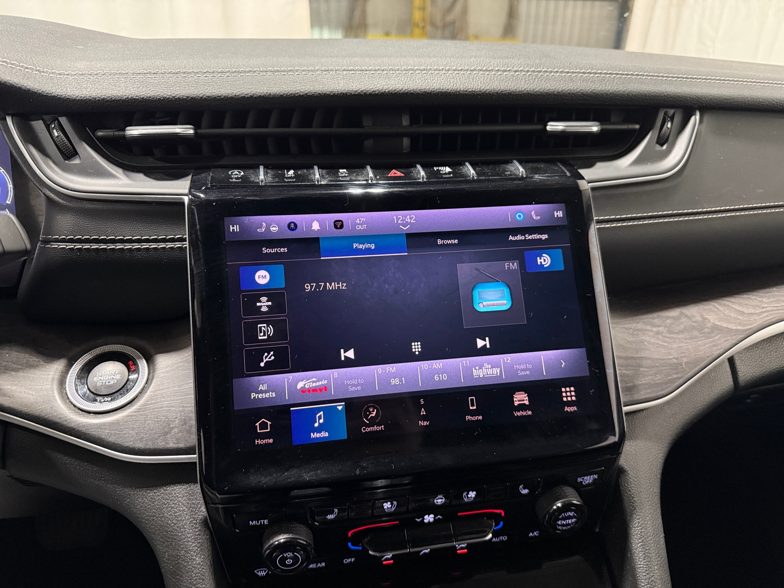 Thumbnail: 2023 Jeep Grand Cherokee - 3