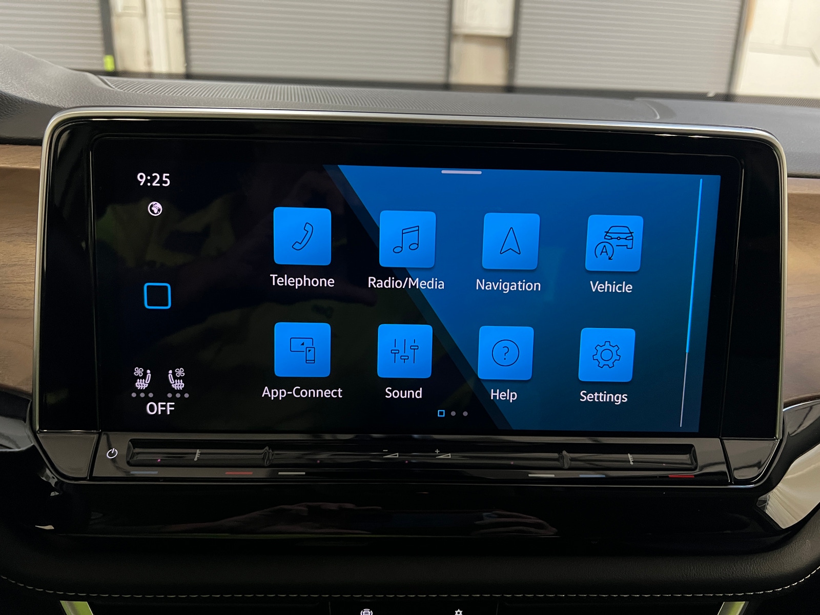 Thumbnail: 2025 Volkswagen Atlas - 3