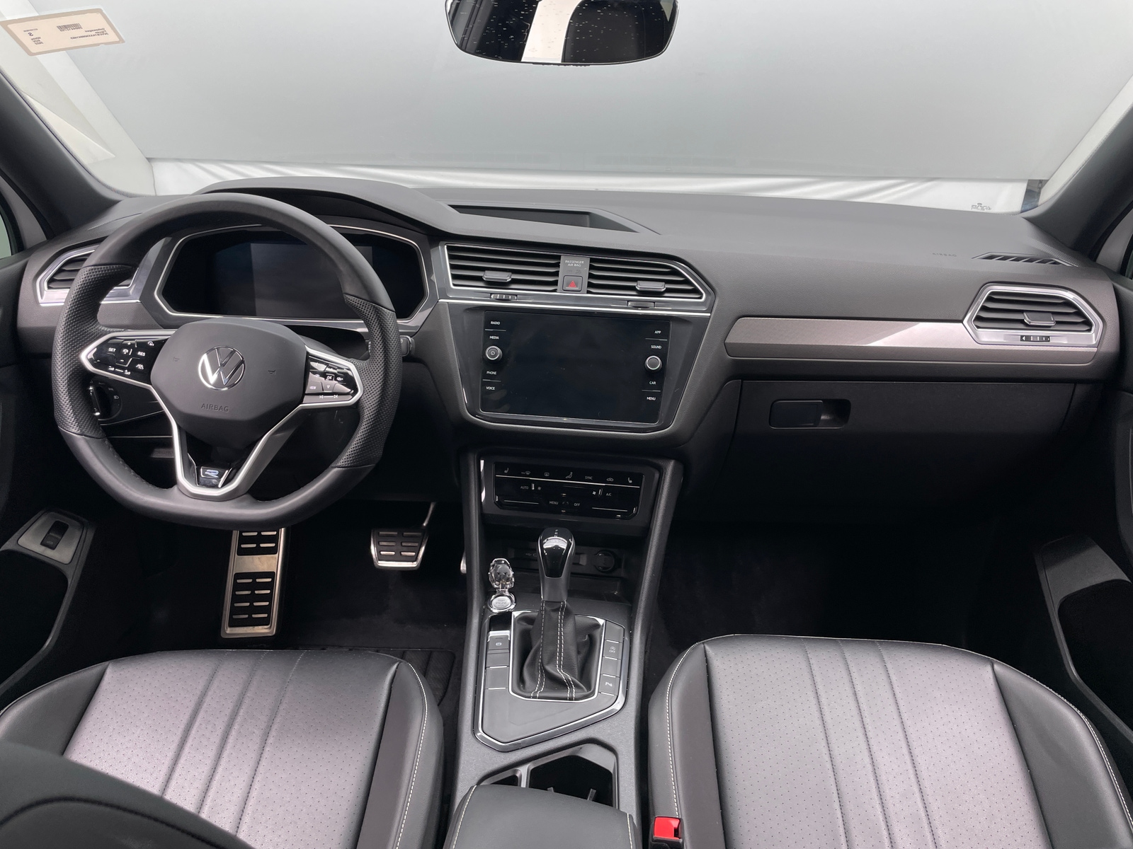 Thumbnail: 2022 Volkswagen Tiguan - 3