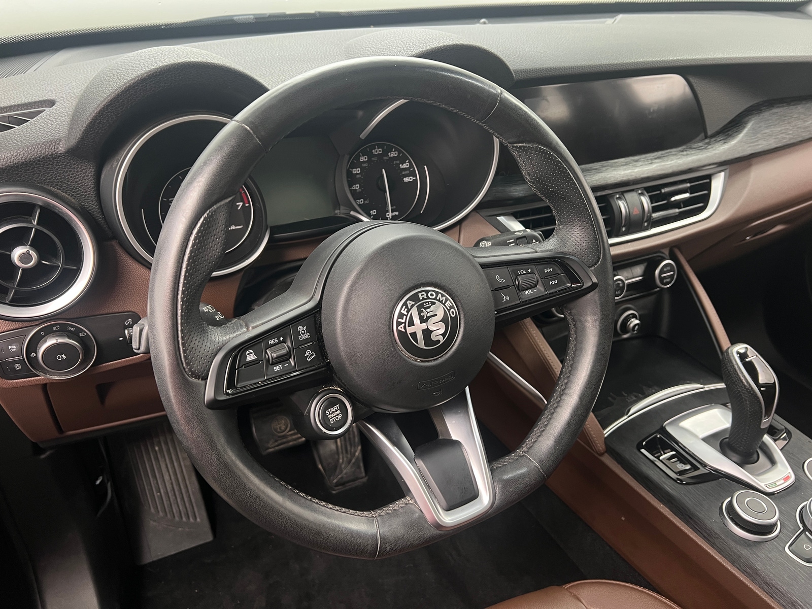 Thumbnail: 2021 Alfa Romeo Stelvio - 4