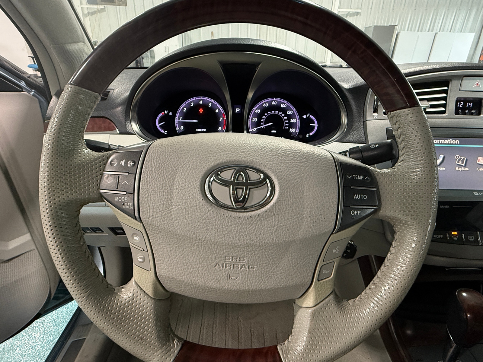 Thumbnail: 2011 Toyota Avalon - 4