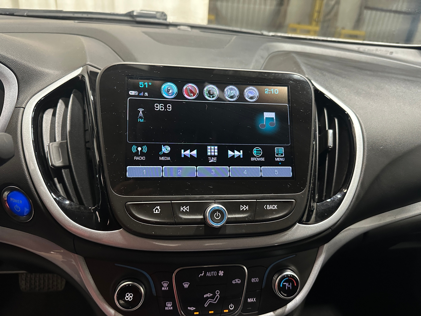 Thumbnail: 2018 Chevrolet Volt - 4