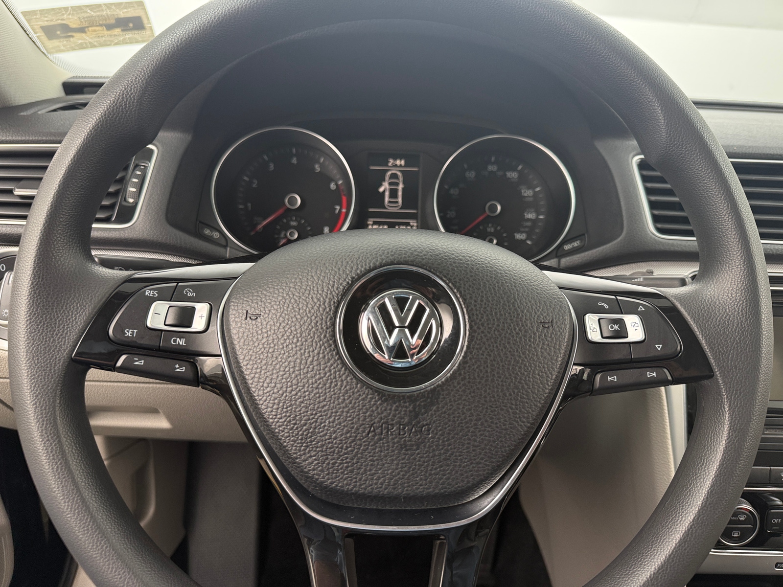 Thumbnail: 2017 Volkswagen Passat - 5