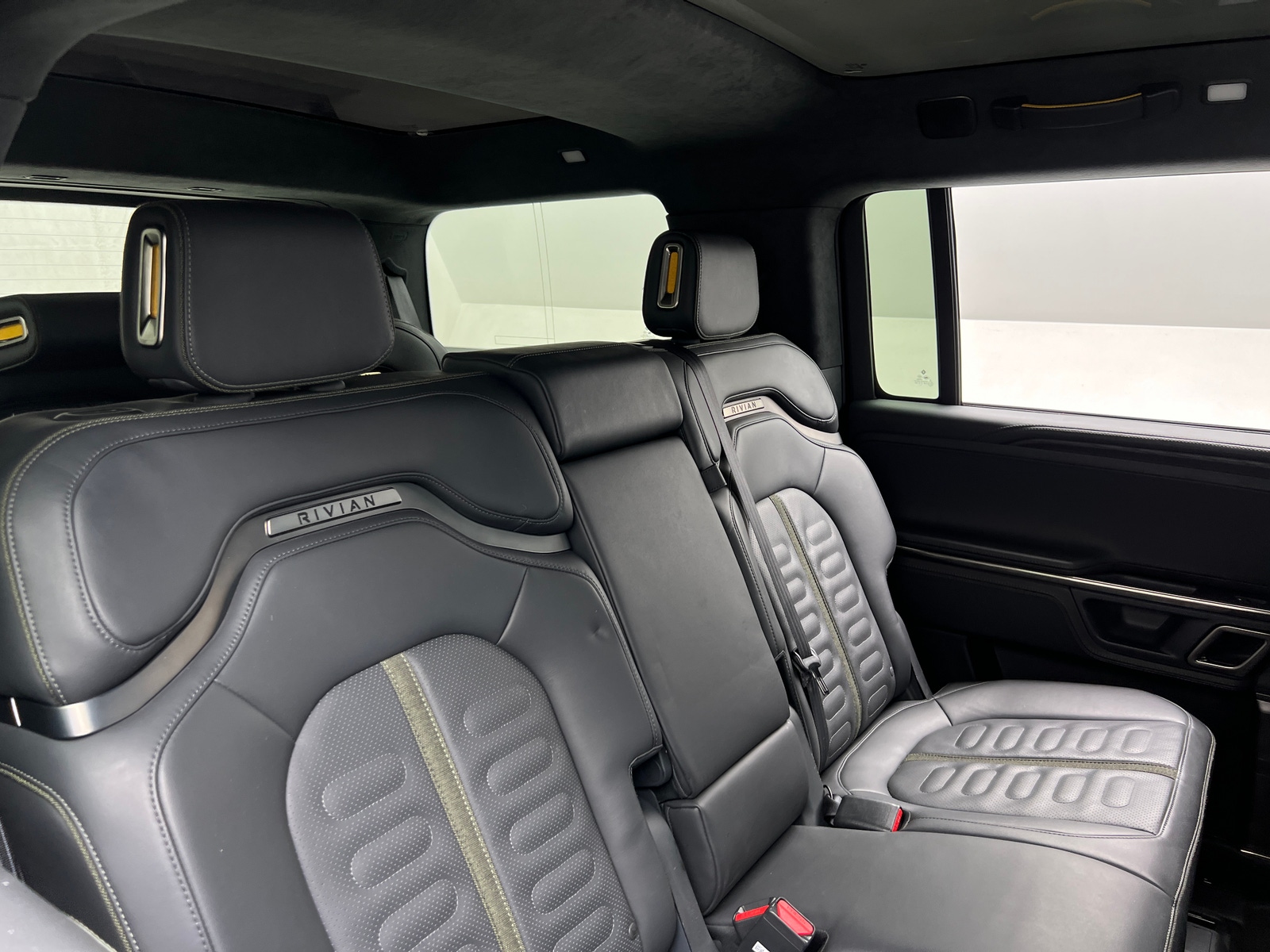 Thumbnail: 2023 Rivian R1S - 5