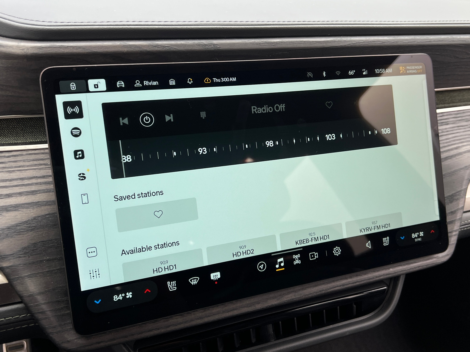 Thumbnail: 2023 Rivian R1S - 3