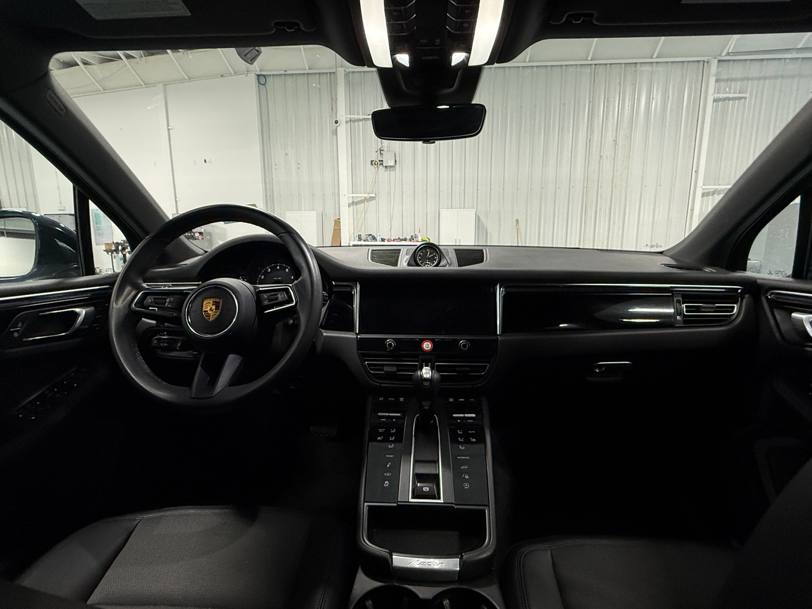 Thumbnail: 2022 Porsche Macan - 2