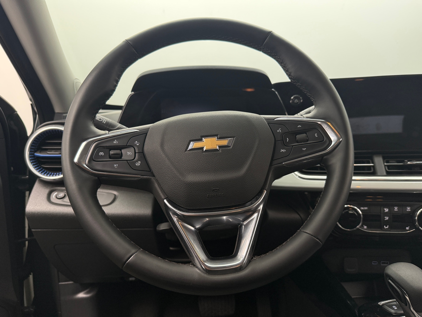 Thumbnail: 2025 Chevrolet Trax - 5