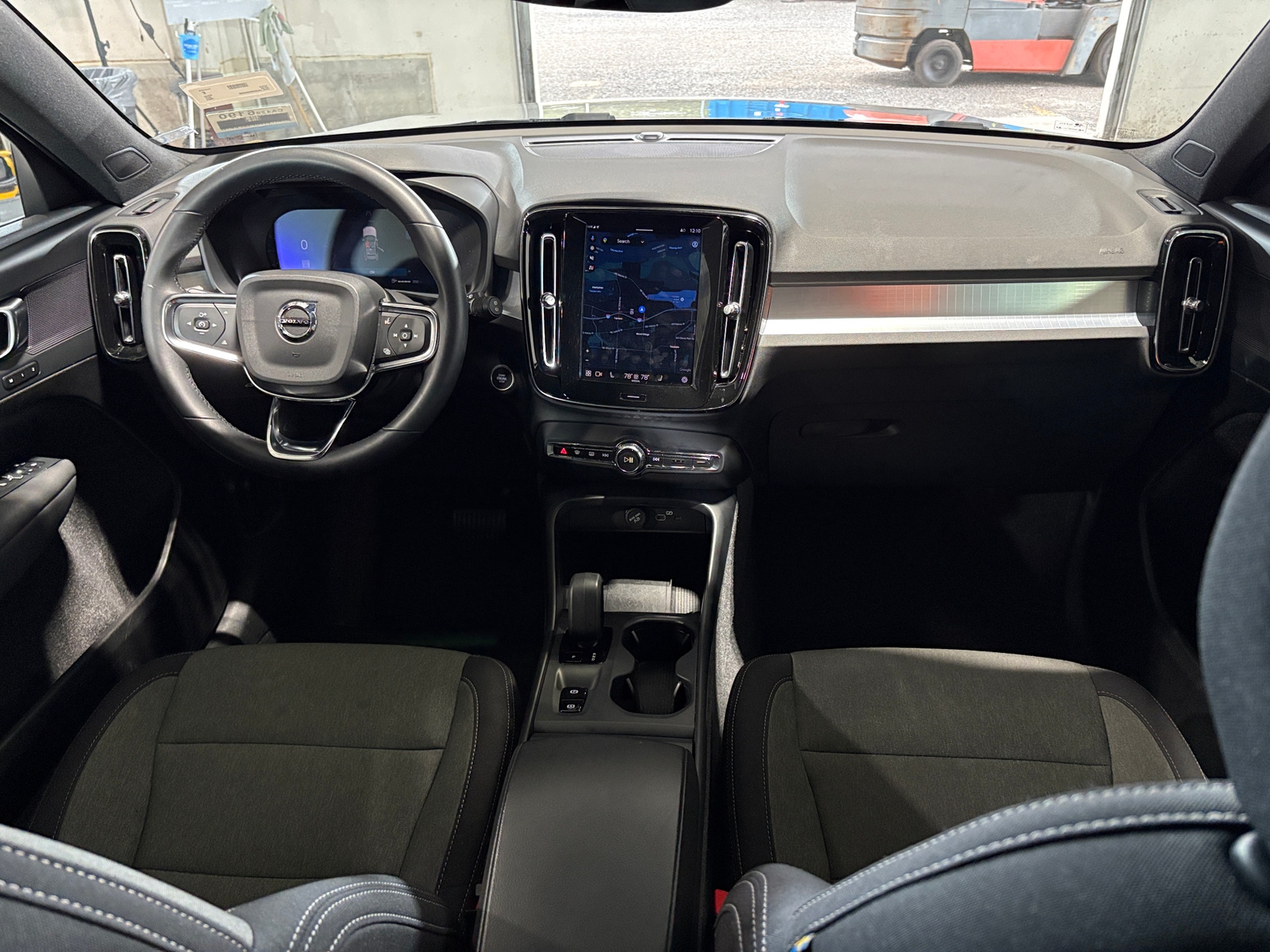 Thumbnail: 2024 Volvo XC40 - 3