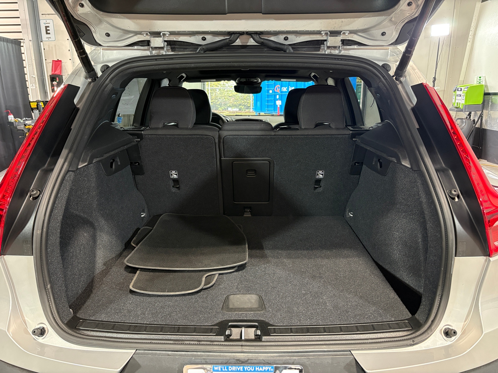 Thumbnail: 2024 Volvo XC40 - 7